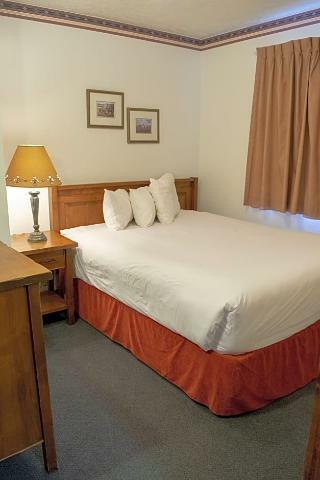 Hotel Aspen Village Inn