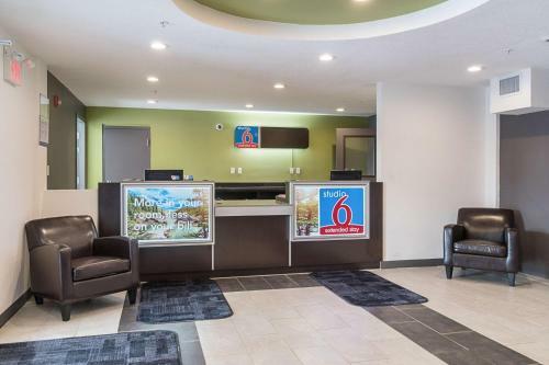 Hotel Studio 6 Bruderheim