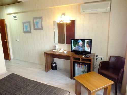 Lifos Hotel