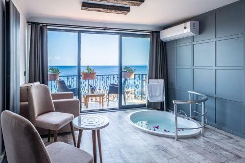 Assos Kervansaray Hotel
