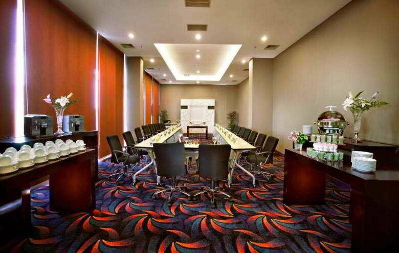 Famehotel Gading Serpong