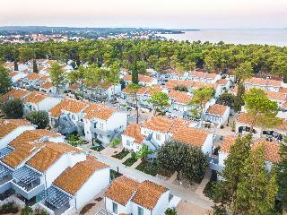 Hotel Zaton Holiday Resort Apartments 4*