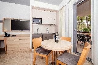 Hotel Zaton Holiday Resort Apartments 4*