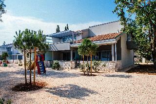 Hotel Zaton Holiday Resort Apartments 4*