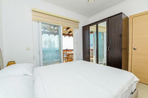 Grand Sea View Aparts