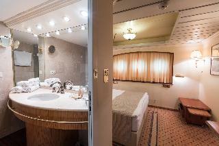 Onriver Hotels - Ms Cezanne