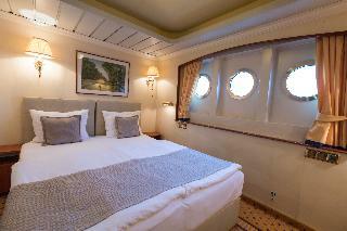 Onriver Hotels - Ms Cezanne