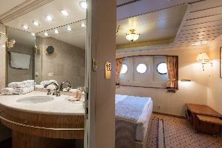 Onriver Hotels - Ms Cezanne