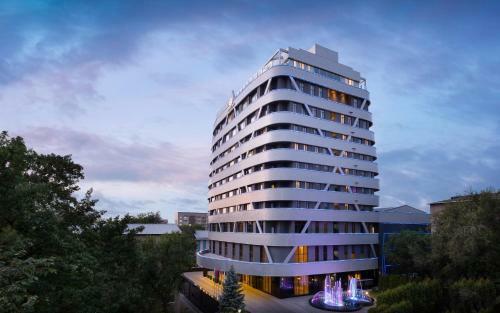 Hotel Doubletree By Hilton Almaty