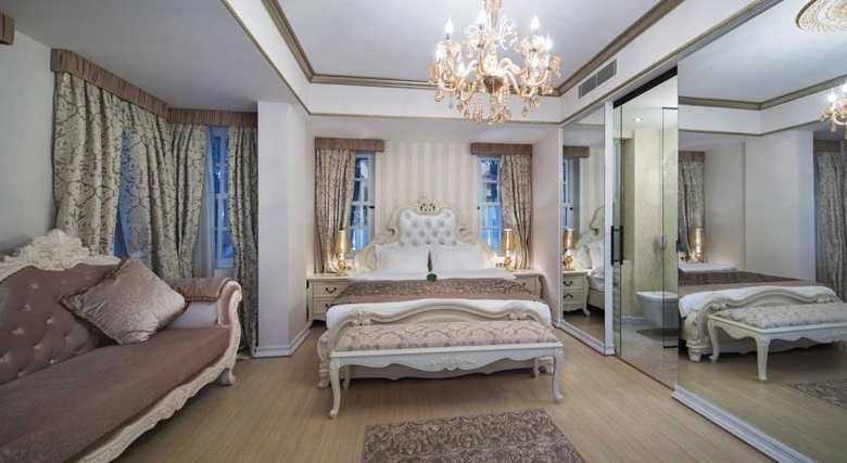 Elegance East Hotel