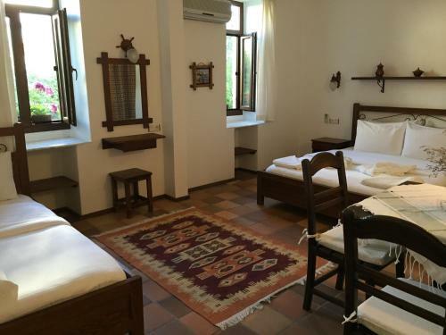 Hostal Hotel Happy Caretta