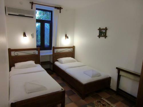 Hostal Hotel Happy Caretta