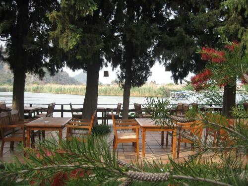 Hostal Hotel Happy Caretta