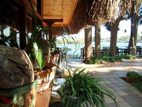 Hostal Hotel Happy Caretta