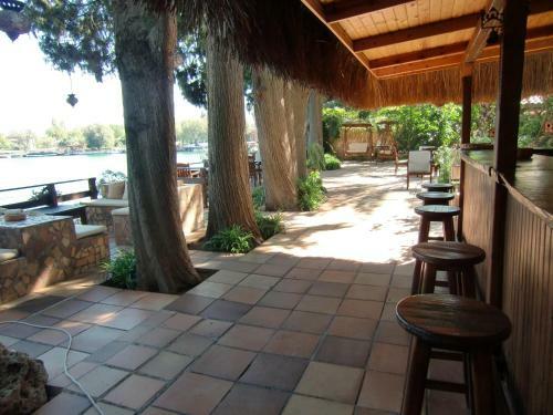 Hostal Hotel Happy Caretta