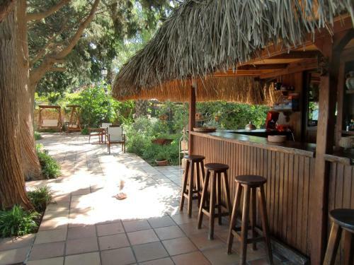 Hostal Hotel Happy Caretta