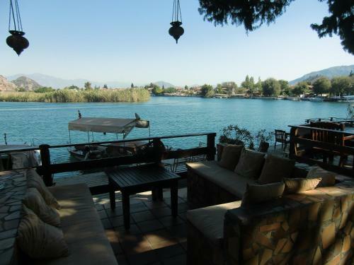 Hostal Hotel Happy Caretta