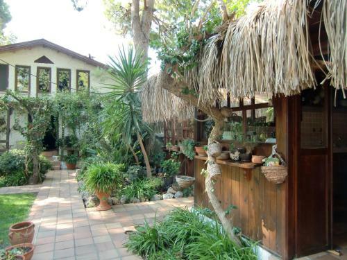 Hostal Hotel Happy Caretta