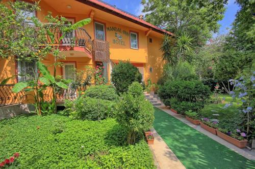 Mandalinn Hotel