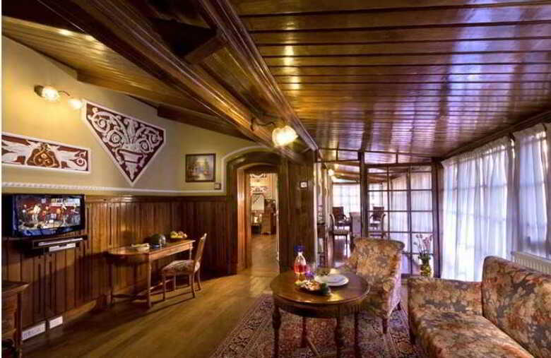 Hotel Welcomheritage Ferrnhills Royale Palace