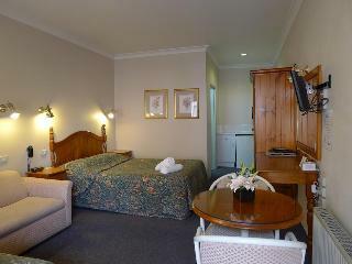 Hotel New England Motor Inn
