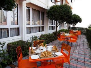 Sinclairs Darjeeling Hotel