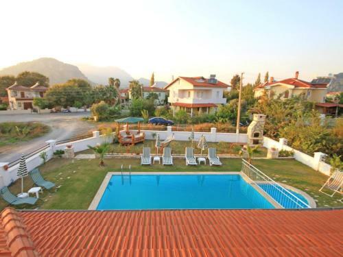 Crescent Villa
