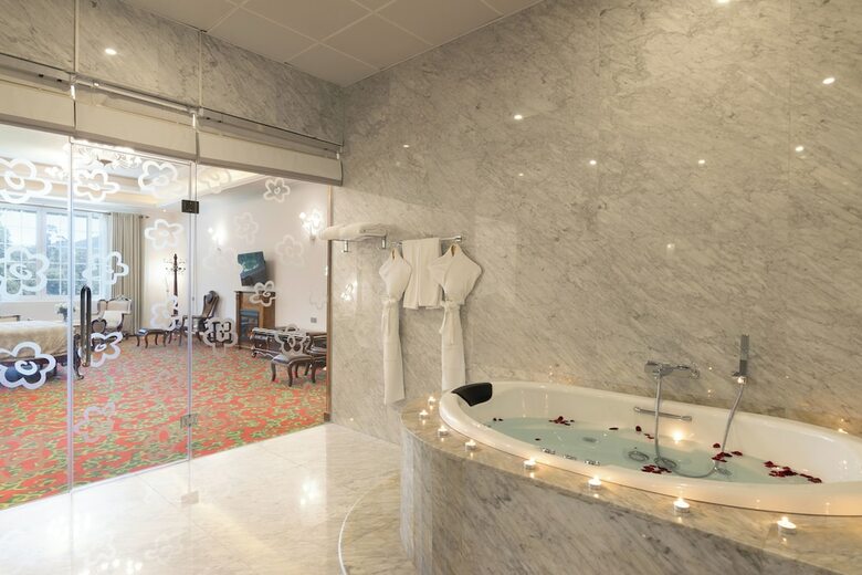 Hotel Araliya Green City