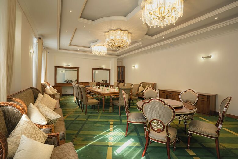 Hotel Araliya Green City