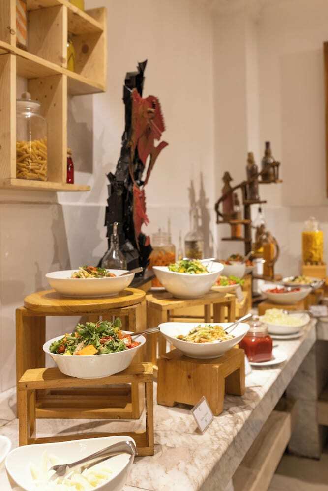 Hotel Araliya Green City