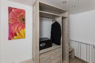 Hotel Apartments Carol
