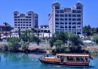 Lake & Riverside Hotel & Spa