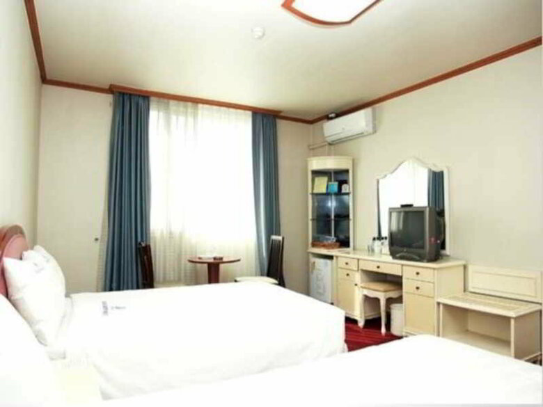 New Island Hotel