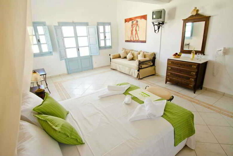 Apartamentos Jojo Beach Hotel & Bar
