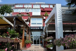Super 8 Hotel