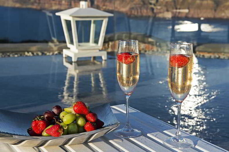 Hotel Acroterra Rosa Luxury Suites