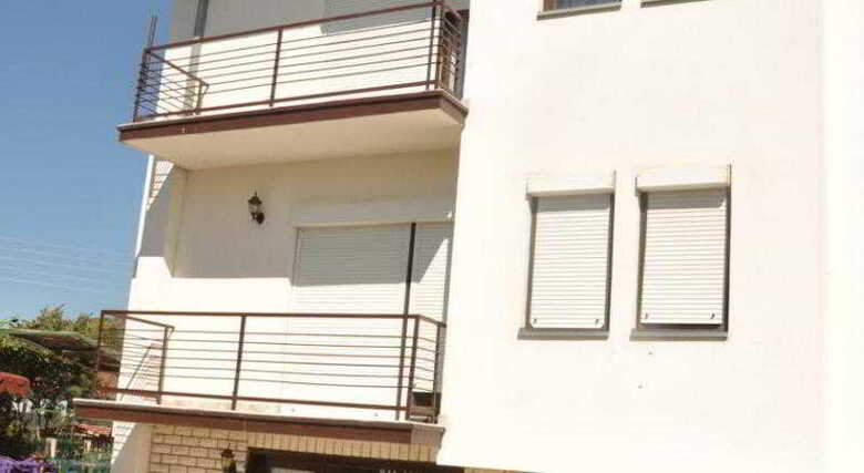 Hotel Vila Damaja