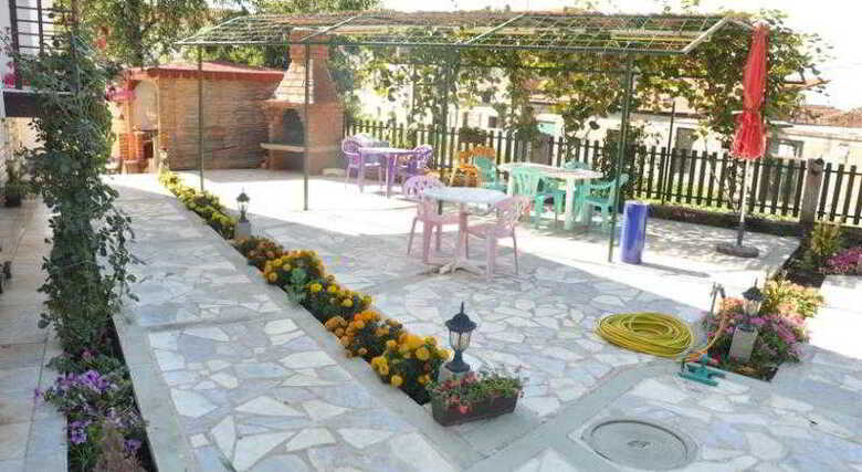 Hotel Vila Damaja