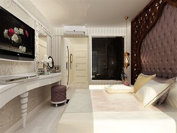 Demonti Hotel