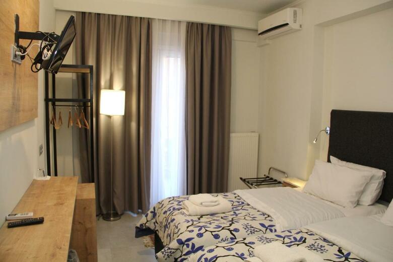 Alexiou Hotel
