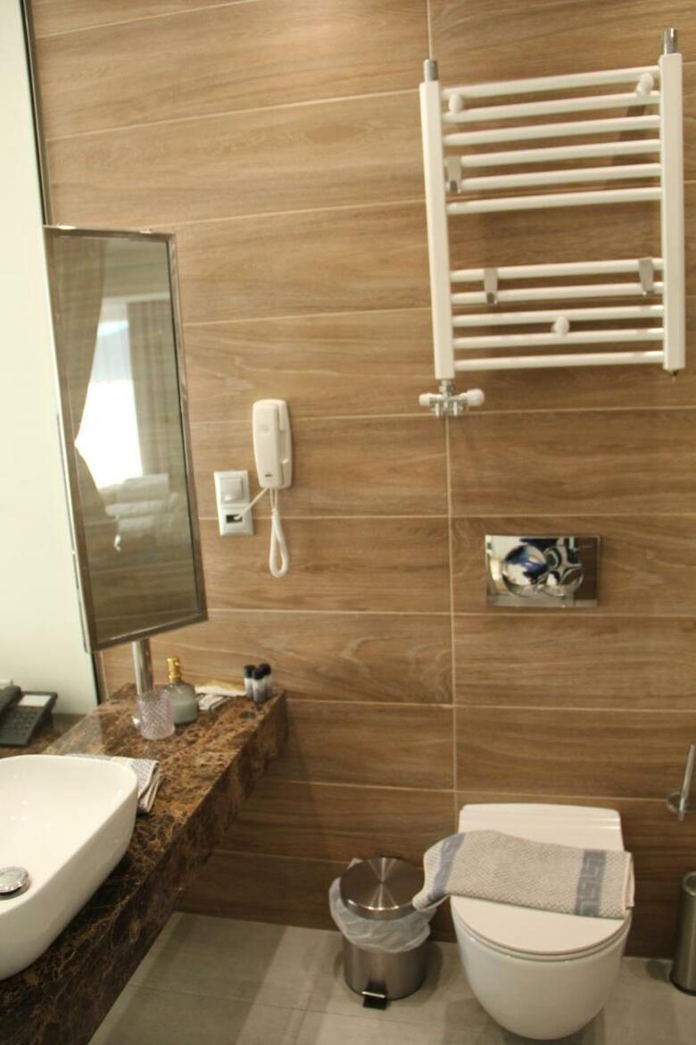Alexiou Hotel