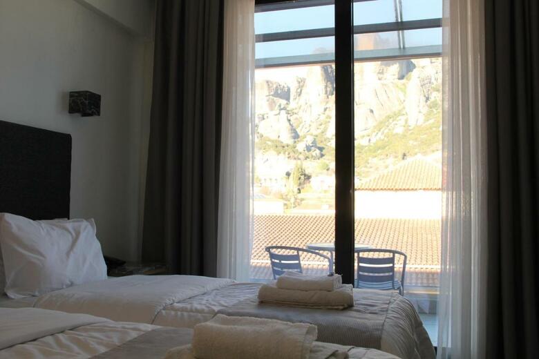 Alexiou Hotel