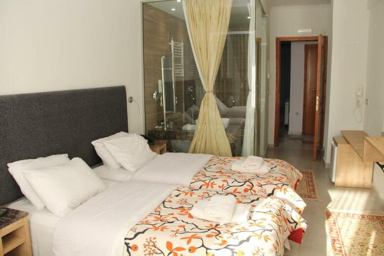 Alexiou Hotel