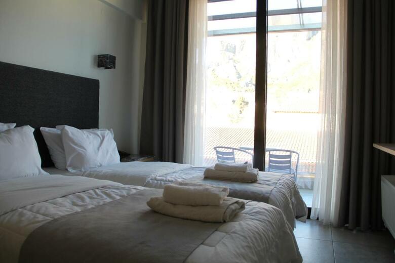 Alexiou Hotel