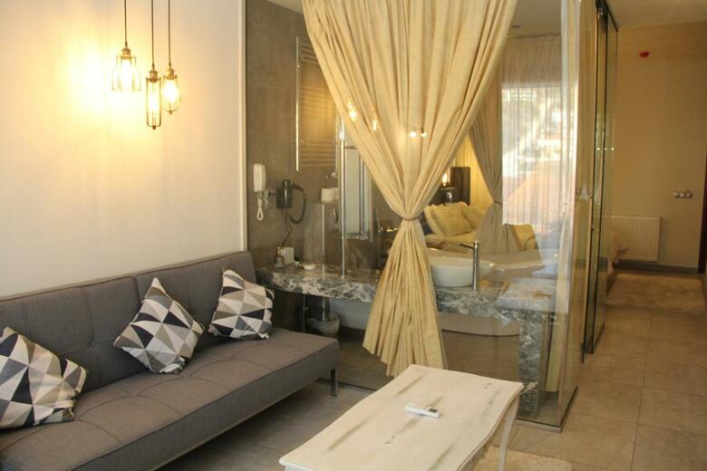 Alexiou Hotel