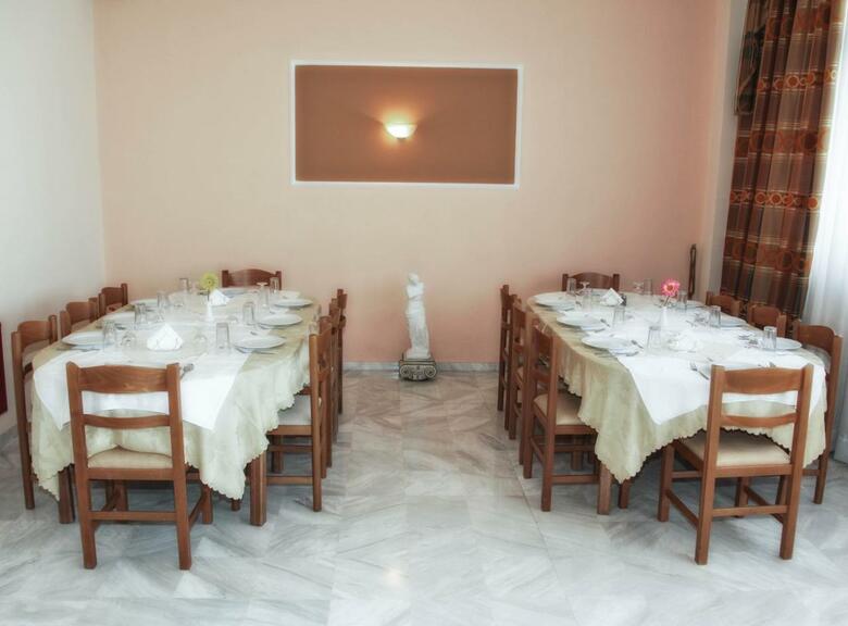 Alexiou Hotel