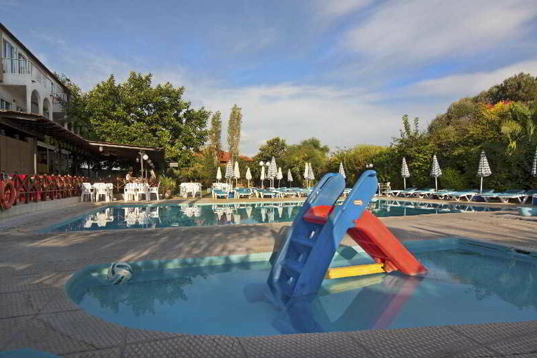 Kassandra Family Aparthotel & Spa