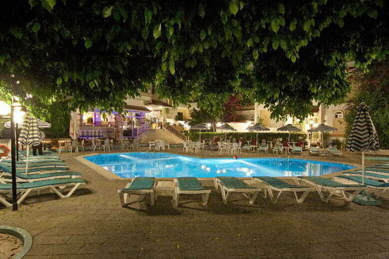 Kassandra Family Aparthotel & Spa
