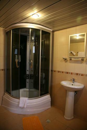 Aymini Hotel
