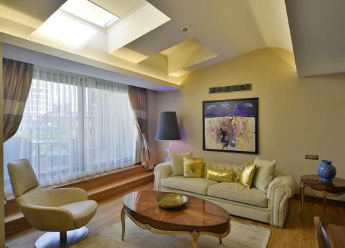 Mona Hotel